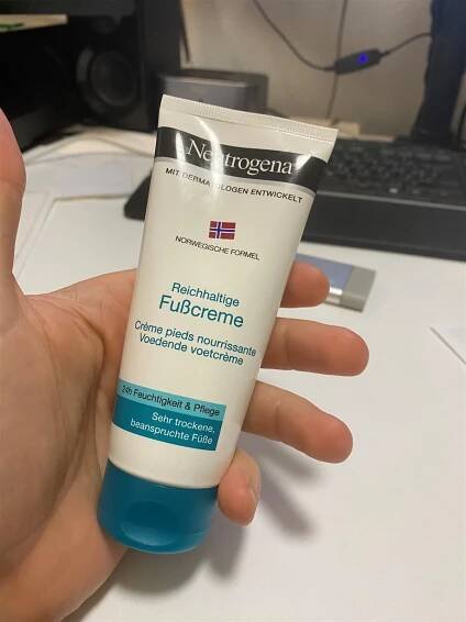 Recenze NEUTROGENA Nourishing Foot Cream 100 ml | Alza.cz 