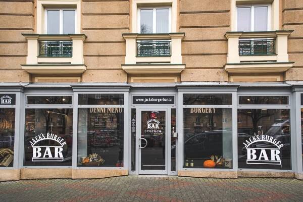 Hlavní třída v Ostravě-Porubě jde s dobou. Nové podniky přibývají