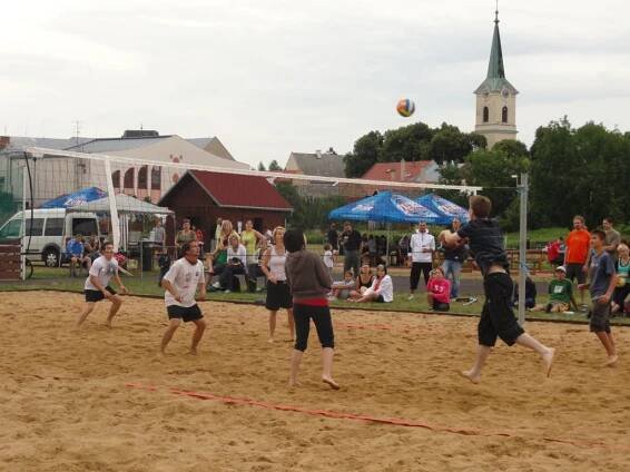 Beach volejbal - turnaj smíšených družstev - Oficiální stránky obce Břest