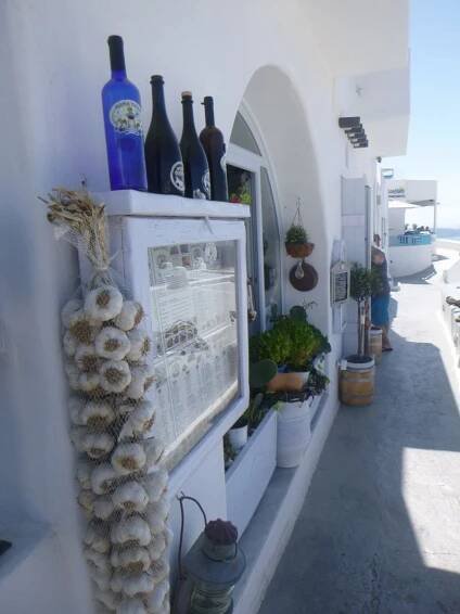 Firostefani - ostrov Santorini | Santorini, Ladder decor, Home decor