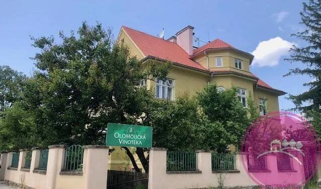 Pronájem obchodního prostoru - nyní vinotéky na ulici Karolíny Světlé v Olomouci | Reality.iDNES.cz 