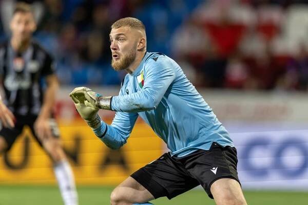 Prokletí reprezentace. Gólman Staněk se Plzni zase vrátil zraněný