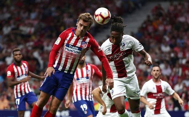Atlético se po výhře nad Huescou posunulo na třetí místo, nováčkovi se nedaří