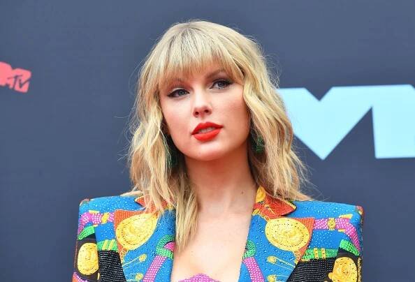 Taylor Swift said she wouldn't perform at VMAs unless drag queens featured in music video received awards too