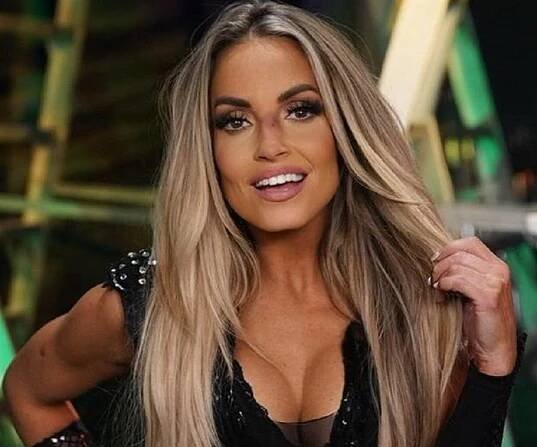 Trish Stratus Biography - Facts, Childhood, Family Life & Achievements