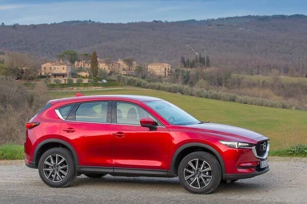 Mazda CX-5: Podrobné specifikace vozidel & Interaktivní nástroj pro srovnání