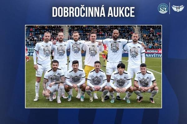 Vydraž si jedinečný dres k 500. zápasu Milana Petržely a přispěj na dobrou věc!