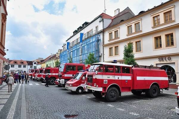 FOTO, VIDEO: Hasiči v Sušici oslavili 140 let, cvičně přitom zapálili radnici