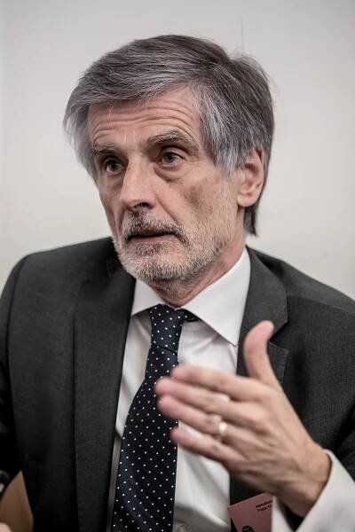 Velvyslanec Peter Weiss: Proti mafii by se měla spojit celá Evropa