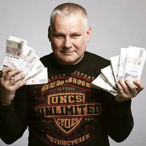 Vladimír Mertlík: Nebezpečná okurková sezóna české politiky a společnosti