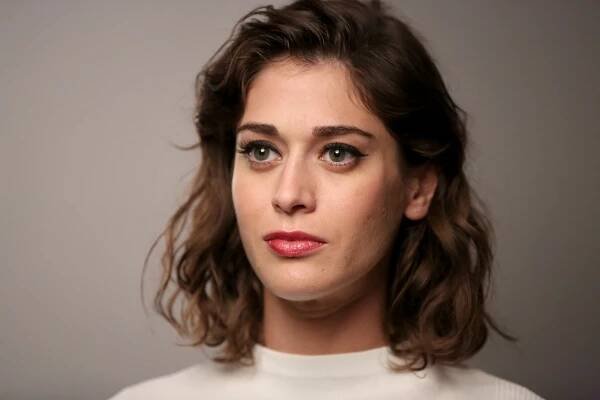 Lizzy Caplan Net Worth