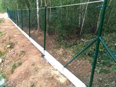 Ploty Boček - Ceník drátěných plotů s podhrabovou deskou