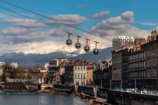 Grenoble Airport Transfers | Ski Transfer Shuttles | Grenoble Airport