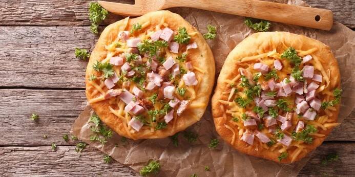 Jogurtové mini langoše bez kynutí: Recept hotový za 30 minut