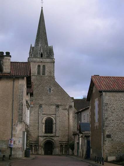 Súbor:Abbaye de Saint-Benoit Vienne.jpg – Wikipédia