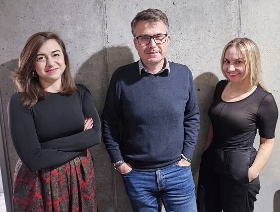 Tvůrci podcastu Bruselské chlebíčky (zleva): Eva Soukeníková,.. | iROZHLAS - spolehlivé zprávy