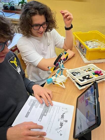 Lego Spike a Microbit stránka 1, Základní škola Ostrava, Matiční 5