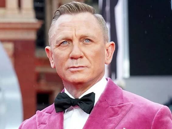 Daniel Craig given the same New Year's honour James Bond received in 007 films