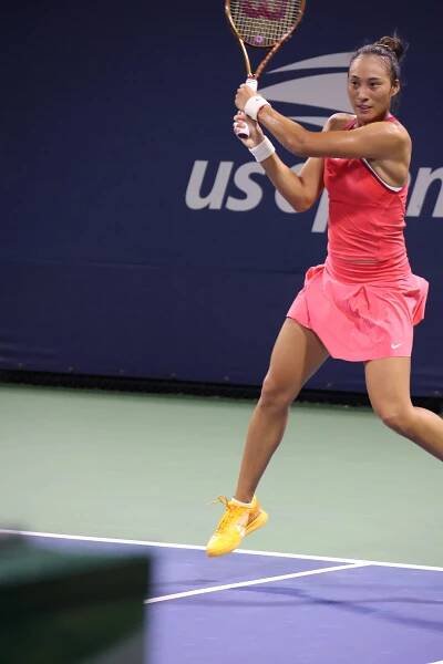 Soubor:Zheng Qinwen (2023 US Open) 06.jpg