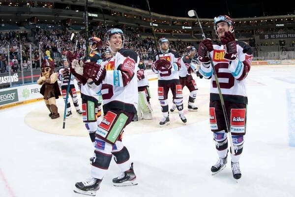 VIP lístek na utkání HC Sparta Praha v O2 areně včetně rautu a šály či dresu