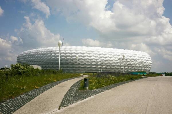 Základová fotografie na téma allianz arena, architektura, bavorská metropole, bavorská památka, bavorsko, červená, cestování