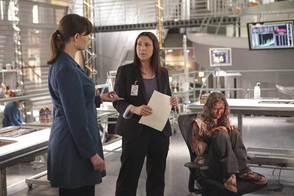 Emily Deschanel, Michelle Gardner, McKenzie Applegate - Sběratelé kostí - Znamení v tichu - Z filmu