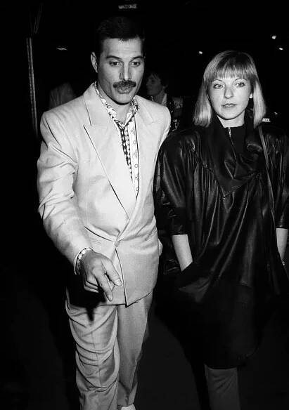Freddie Mercury et Mary Austin à Londres en 1988