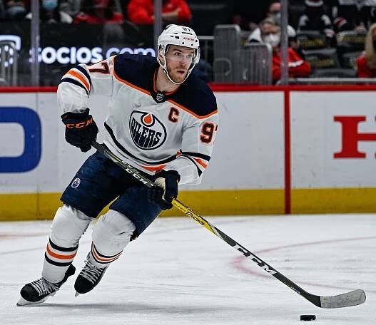 Soubor:Connor McDavid of the Edmonton Oilers (cropped).jpg – Wikipedie