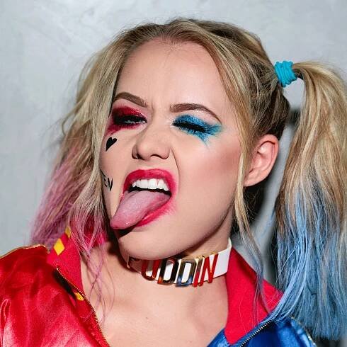 Harley Quinn Makeup Tutorial in 7 Easy Steps