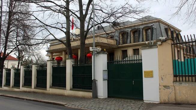 Cesta senátorů na Tchaj-wan podrývá spolupráci Prahy a Pekingu, tvrdí čínská ambasáda