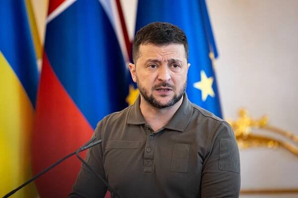 ZELENSKYJ: RUSI MUSIA BYŤ PRINÚTENÍ K MIERU