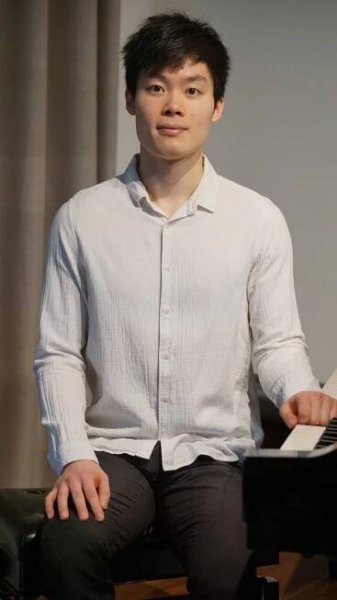 picture of Hanford the fun and engaging piano teacher