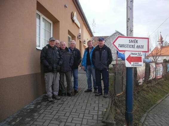 Turisté z Vřesovic vyrazili na pochod. Byl mezi nimi i devadesátiletý Sedlář