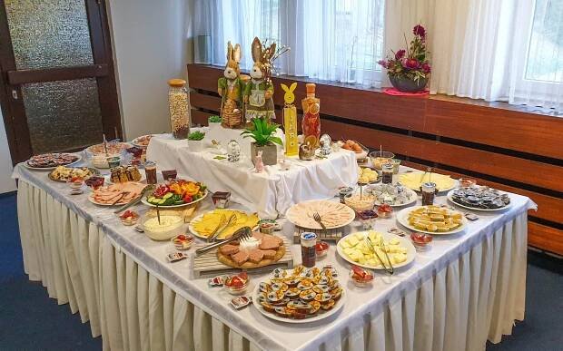 Beskydy u stezky v oblacích: Hotel Bečva se snídaní formou bufetu a vyžitím – tenis, ping pong + dětské hřiště