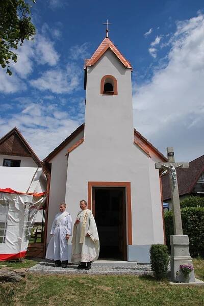 Soubor:Vícemily, kaple – žehnání, P. Vavřinec Skýpala a jáhen Jaroslav Filip.jpg – Wikipedie