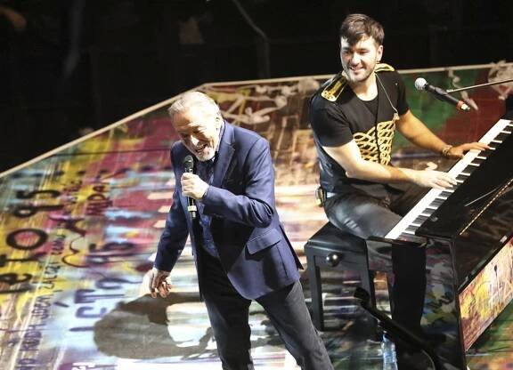 Slzy na koncertě Marka Ztraceného: Hvězdný host Karel Gott dojal diváky!