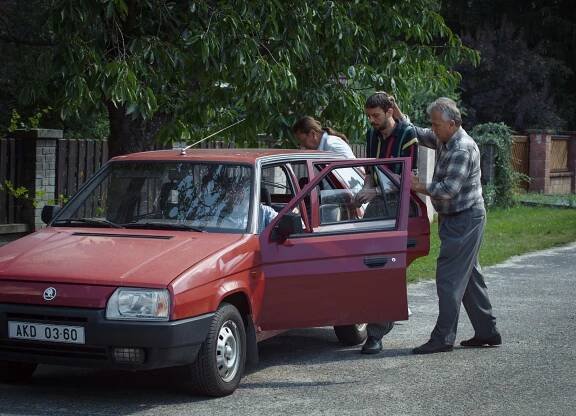 Auta ze seriálu Devadesátky: Sehnat Tatru byla hračka, žigulík i Forman byl problém