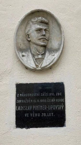 Pamětní tabulka - herec Ladislav Lipovský Pintner