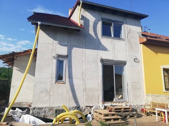 Realizace zateplení fasády RD děrovaným polystyrenem Strašnice | STAVBA 191005 | ZOFI - Specialista na zateplení fasád