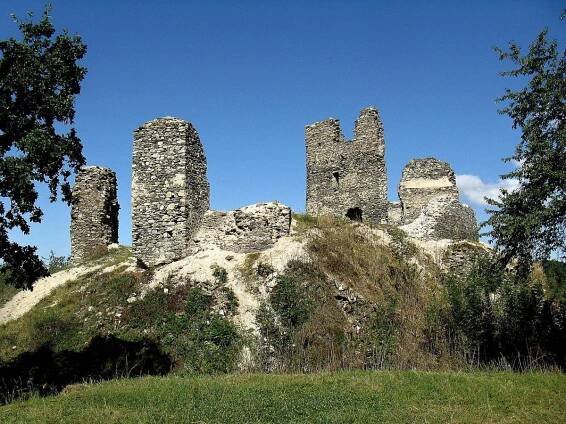 Zříceninu hradu Brníčko nedaleko Zábřehu obklopuje lešení. Historické zdivo části paláce je narušené