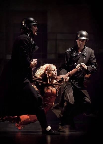 Vaculíkův Faust mezi nacisty a komunisty | Opera PLUS