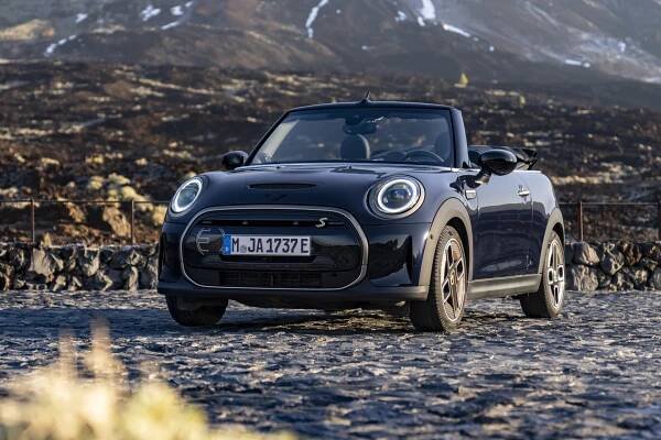 První moderní elektrokabriolet. Mini představuje Cooper SE Convertible