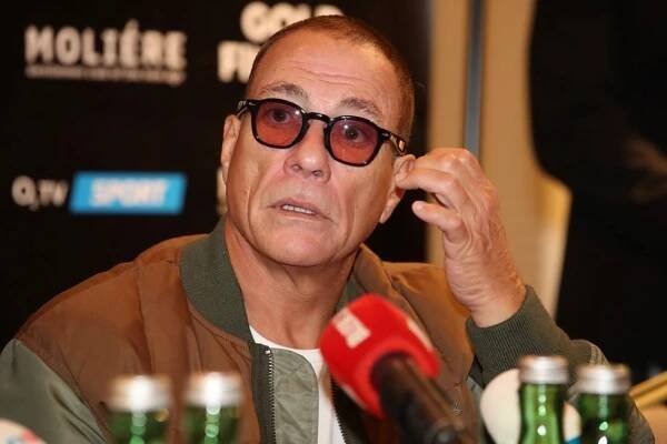 Jean-Claude Van Damme (63) v Praze: Úsměvy, podpisy a nadšení z obrazu!