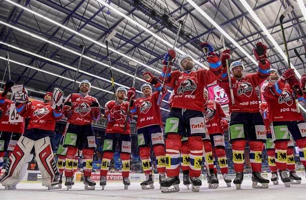 Pardubice opanovaly východočeské derby proti Hradci, Sparta s Hořavou na lavičce udolala Kometu