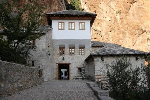 vstup do kláštora Blagaj