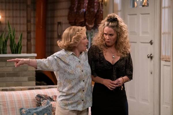 Zlatá devadesátá - Balzám na rty - Z filmu - Debra Jo Rupp, Andrea Anders