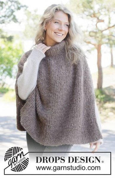 Sheltering Cloud Poncho / DROPS 262-33 - Gebreide poncho in 1 draad DROPS Alpaca Bouclé en 1 draad DROPS Brushed Alpaca Silk. Het werk wordt van boven naar beneden gebreid in tricotsteek met zadelschouders, split in de zijkanten en PUNNIKRAND. Maten XS - XXXL.