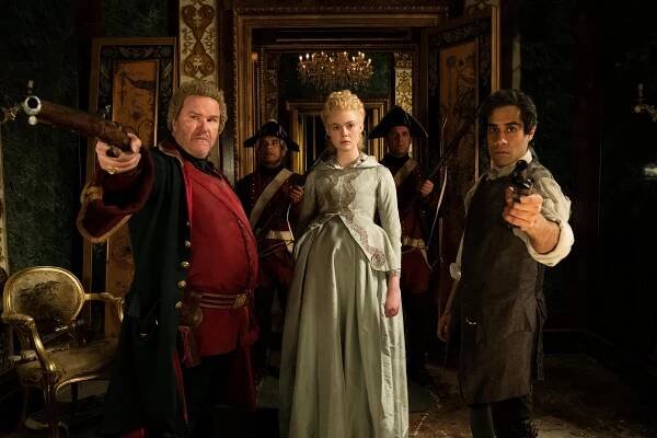Veliká - Série 2 - Hlava jsem já - Z filmu - Douglas Hodge, Elle Fanning, Sacha Dhawan