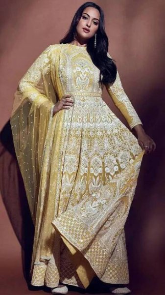Sonakshi Sinha captivates in stunning ethnic ensembles