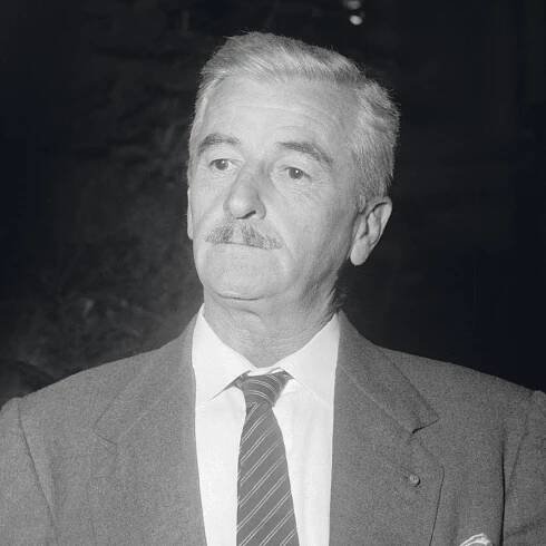 William Faulkner: *25.9.1897 – †6.7.1962, americký prozaik
